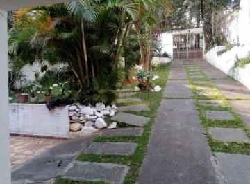 Casa · 210m² · 3 Quartos · 5 Vagas · Terreno Espetacular no Horto Florestal