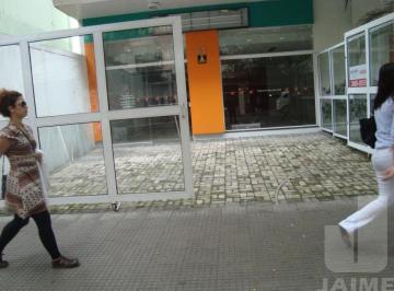 Comercial · 340m² · 2 Vagas · Loja comercial com vão livre, 2 banheiros e 2 vagas.
