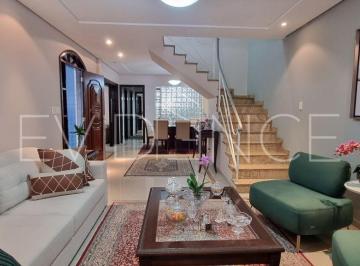 Casa · 240m² · 3 Quartos · 3 Vagas · Sobrado à Venda no Tatuapé com 240 m²