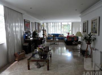 Apartamento · 270m² · 4 Quartos · 2 Vagas · Apartamento amplo e bem conservado, com planta generosa e excelente iluminação natural