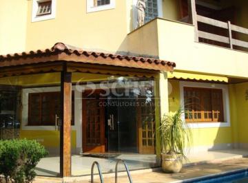 Casa · 300m² · 5 Quartos · 3 Vagas · Sobrado com 05 dormitórios, 1 suíte, 04 banheiros e 03 vagas em 279m² !! Com churrasqueira e Piscina