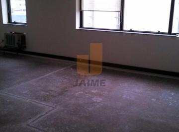 Comercial · 40m² · 2 Vagas · Conjunto comercial com dois banheiros e uma copa.