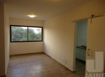 Apartamento · 62m² · 2 Quartos · 1 Vaga · Apartamento ensolarado e totalmente reformado com 2 dormitórios e 1 vaga.