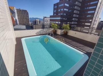 354c1da5ed8077baf045aad3b69a48cad214d73a · Duplex, vista mar, piscina privativa, 3 suítes e 3 vagas no Centro de Florianópolis.
