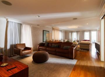 Apartamento · 304m² · 4 Quartos · 4 Vagas · Apartamento 04 dormitórios sendo 4 suítes, 5 sacadas e 04 vagas, localização a minutos do Shopping.