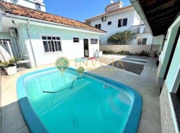 cf0f434504b3122b58ac6a4528a74754e48ce4c8 · Casa com Piscina à venda em São José/SC! 3 quartos, Churrasqueira e 4 vagas - Bairro Flor de Napolis