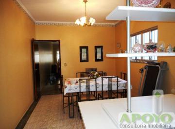 Casa · 140m² · 3 Quartos · 2 Vagas · Maravilhoso sobrado no Campo Grande