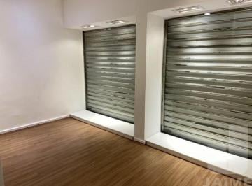 Comercial · 42m² · Excelente localização, loja com bastante visibilidade para o seu negócio, próximo ao Shopping.