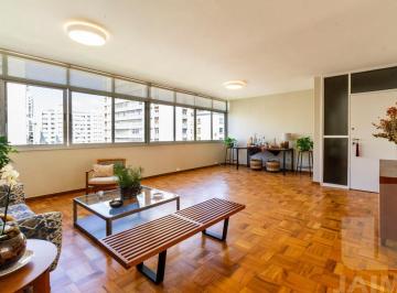 Apartamento · 160m² · 3 Quartos · 1 Vaga · Apartamento reformado com 150 m2 bem distribuídos, 3 dormitórios e 1 vaga