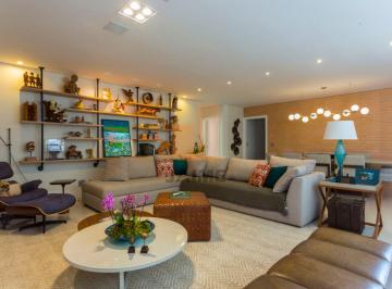 Apartamento · 175m² · 3 Quartos · 2 Vagas · Apartamento reformado, próximo ao Shopping e Sinagogas, 3 dormitórios sendo 1 suíte e 2 vagas.