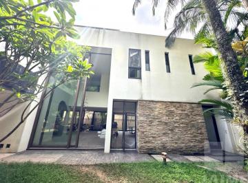 Casa · 1100m² · 4 Quartos · 6 Vagas · Casa , projeto incrível, área socila com interface. Piscina, churrasqueira, Gourmet, edícula !!!