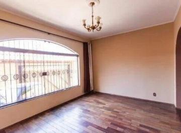 Photo 1 · Casa à Venda com 5 Quartos, 3 Andares e Área Gourmet – Excelente Localização em