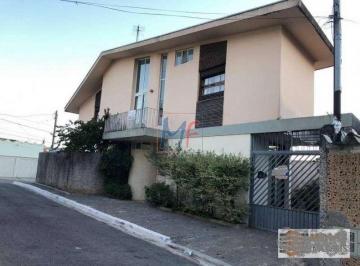 Casa · 212m² · 3 Quartos · Sobrado com fácil acesso ao Shopping Interlagos e  Ponto de ônibus.