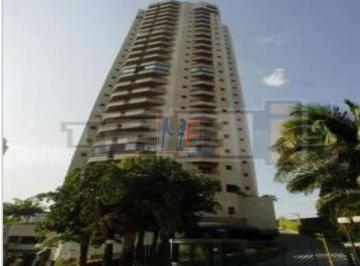 Apartamento · 300m² · 4 Quartos · Apto amplo, 4 suites, varanda com churrasqueira e 2 suites de empregado.