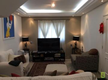 Casa · 139m² · 3 Quartos · 2 Vagas · More perto de tudo que você precisa!