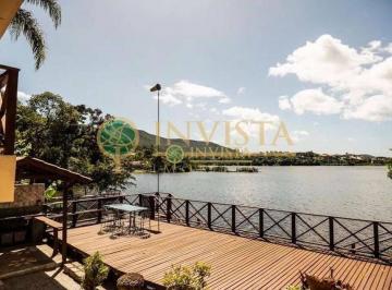 11ac2d40c382b909d322c788d6b169bd4226a8b4 · De frente para Lagoa da Conceição, área gourmet com deck e churrasqueira, 3 quartos e hidromassagem 