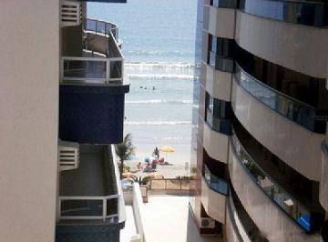 Vista da sacada para a praia · Apartamento com 3 quartos com ar com vista para o mar