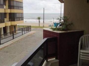 Apartamento de 2 quartos, Itapema · Apartamento com 2 com ar e vista para a praia