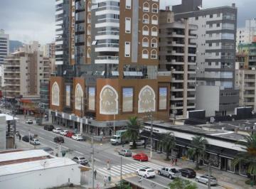 Vista para avenida · Apartamento de 2 quartos com ar na quadra da praia