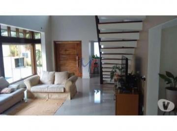 Casa · 233m² · 5 Quartos · REF 5298 - Lindo Sobrado todo reformado em rua paralela a Praia  da Enseada com 3 dorms, sendo 1 sui