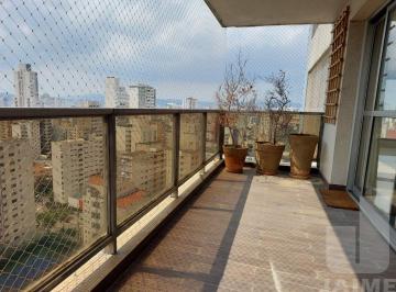 Apartamento · 270m² · 3 Quartos · 2 Vagas · Excelente com 270 m2 e duas vagas em rua arborizada e tranquila.
