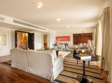 Apartamento · 367m² · 4 Quartos · 6 Vagas · A melhor rua da região, vista permanente. More com exclusividade e requinte.