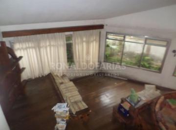 Casa · 270m² · 3 Quartos · 4 Vagas · Casa térrea à venda com 3 dormitórios (1 suíte) e 4 vagas de garagem na região de interlagos.