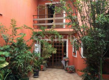 Casa · 220m² · 4 Quartos · 3 Vagas · Casa a venda , com 220 de área útil ,03 suítes e 03 vagas mais quintal com churrasqueira