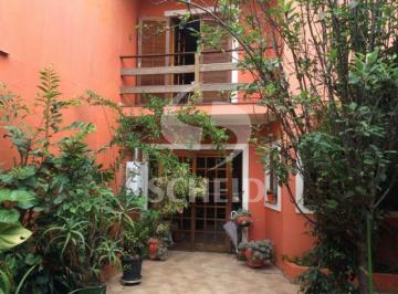 Casa · 220m² · 4 Quartos · 3 Vagas · Casa a venda , com 220 de área útil ,03 suítes e 03 vagas mais quintal com churrasqueira