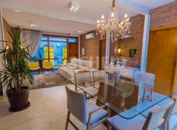 Casa · 140m² · 2 Quartos · 2 Vagas · Casa Térrea a Venda em Moema com 140m², 2 quartos sendo 2 suítes, 2 vagas.
