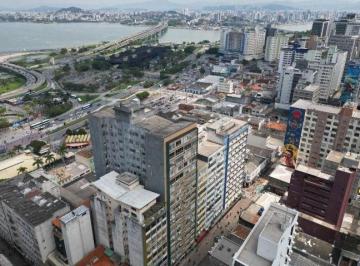 e3c3e48c9b62e2d8f9de5debdbd654faff1537f3 · Sala Comercial com 26 m² no Edifício Dias Velho, em Florianópolis.