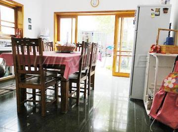 4bbc92eb9cb5d69ae0a483973f60da4b.jpg · Sobrado de 247m² com 3 quartos
