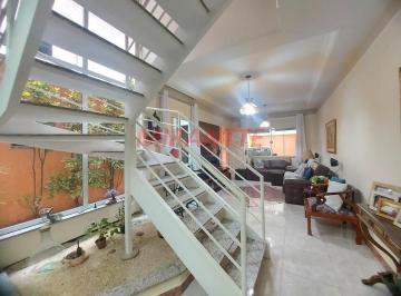2830a39b7c247cd811d1a768097a795a.jpg · Sobrado de 140m² com 3 quartos