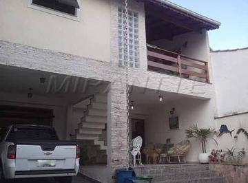9d724b5e9f93f3d18e276acb91af2692.jpg · Casa terrea de 204m² com 2 quartos