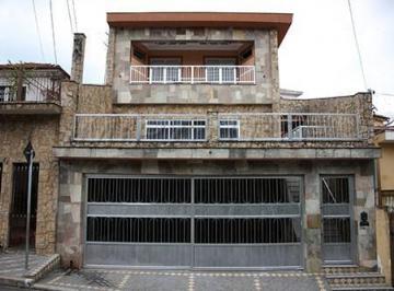 8385c8bfed59d2fa4a25158a49d5fc04.jpg · Sobrado com 3 quartos