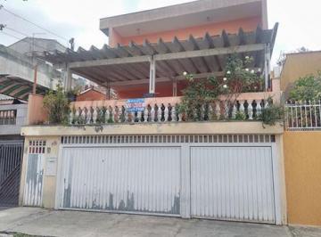 04755fa67341f71b46a938f7ed4801a1.jpg · Sobrado de 200m² com 3 quartos