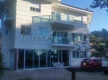 d823b8e3e099237d427835fb082cd519.jpg · Sobrado de 450m² com 3 quartos