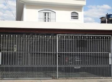 d6bfab5bd2540fd61c5991a6fe2e5e0c.jpg · Sobrado de 200m² com 3 quartos