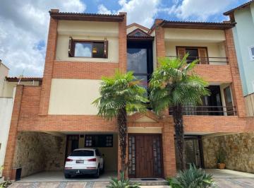 Casa · 550m² · 4 Quartos · 6 Vagas · Sobrado no Jardim França em condomínio fechado