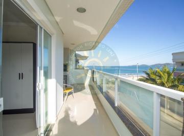 Ampla varanda · Apartamento com vista para o mar localizada a 20 metros da linda praia de Quatro Ilhas.