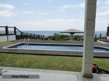 Foto 01 · MARAVILHOSA CASA COM PISCINA FRENTE MAR NO ESTALEIRINHO BALNEÁRIO CAMBORIÚ!