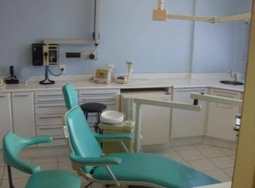 16681fd6cf34fa81be17bd9e2b2838c77298900f · Consultório Odontológico no Centro Comercial ARS