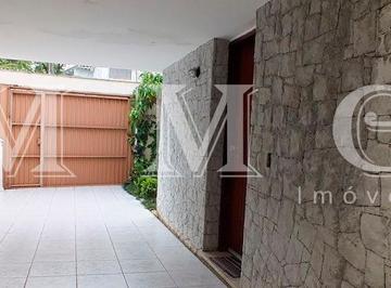 Casa · 234m² · 4 Quartos · 2 Vagas · Amplo sobrado de 234m² com 4 dormitórios sendo uma suíte e 2 vagas próximo ao metro Vila Mariana
