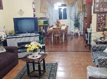 fa9eee74c2a400411a2c0c65dad7a8e6.jpg · Sobrado de 200m² com 1 quartos
