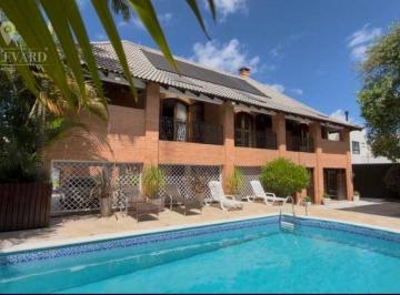 17d3c07e5c8741a01f4d3d91070600431a5214e4 · Casa charmosa com espaços verdes, piscina e 7 dormitórios à venda, 767 m² por R$ 4.200.000 - Uberaba
