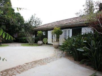 ad6a55fd73ab2422461236de1c298deba74e6e61 · Casa Residencial à venda na Lagoa da Conceição.