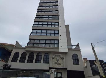 Casa · 146m² · 3 Quartos · 2 Vagas · ALUGUEL TEMPORADA de Apartamento mobiliado com 3 dormitórios sendo 1 suíte e 2 Demi-suíte no Bairro