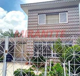 17fef1d4252ed91b3afb5e00211b892e.jpg · Sobrado de 180m² com 3 quartos