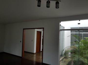 Casa · 360m² · 4 Quartos · 04 dormitorios com 2 suites