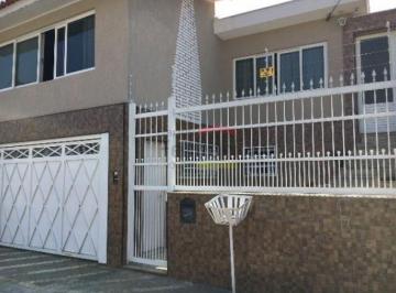 Casa · 410m² · 5 Quartos · 3 Vagas · Casa ampla- 05 dormitórios- com Quintal , Lareira e Piscina- 5 minutos do Metrô Tucuruvi